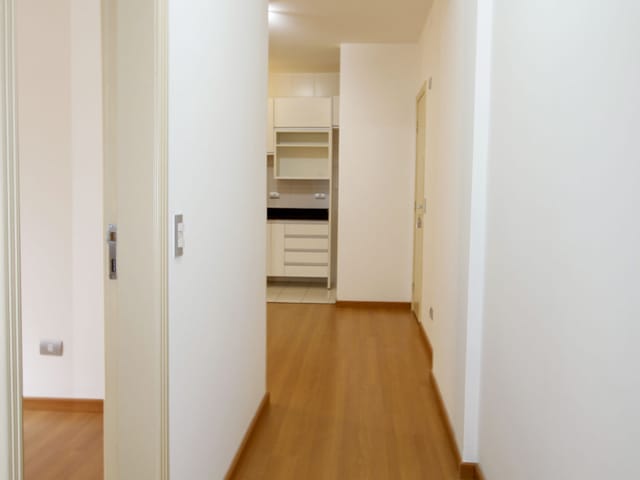 Apartamento 2 quartos e 1 banheiro, para alugar, no bairro Centro em Curitiba