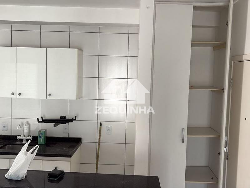 Apartamento à venda com 3 quartos, 74m² - Foto 2