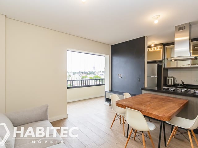 Apartamento 2 quartos e 3 banheiros, para alugar, no bairro Mercês em Curitiba