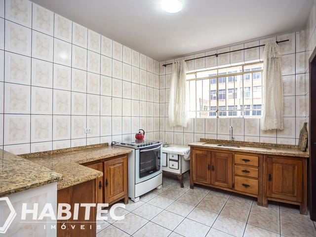 Apartamento 3 quartos e 1 banheiro, para alugar, no bairro Centro em Curitiba