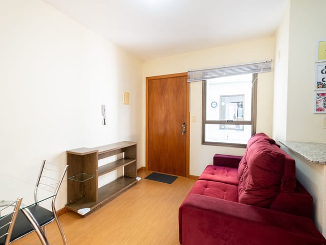 Apartamento com 43m² 1 quarto e 1 banheiro, à venda ou para alugar, no bairro Centro em Pelotas