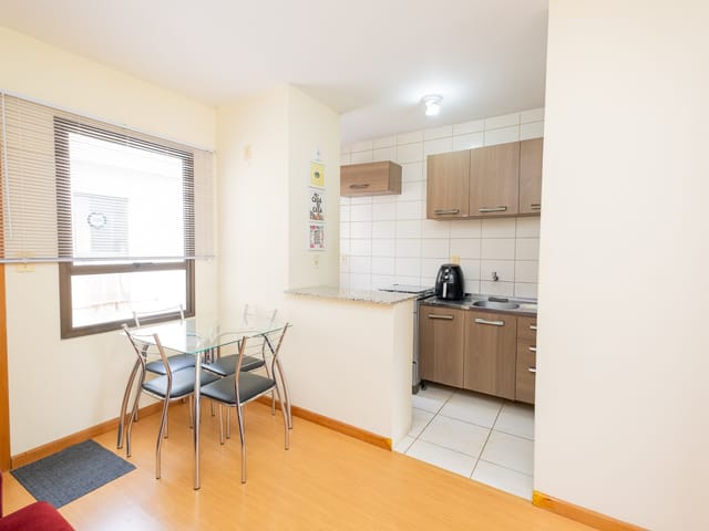 Apartamento com 43m² 1 quarto e 1 banheiro, à venda ou para alugar, no bairro Centro em Pelotas