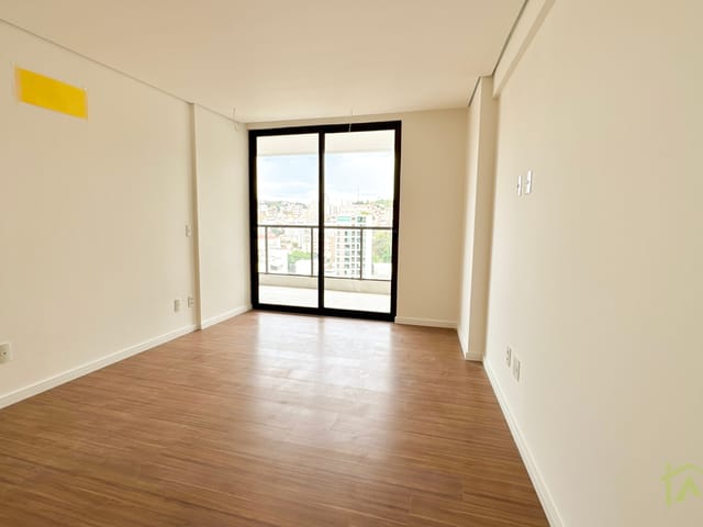 Apartamento com 184m² 3 quartos e 2 banheiros, à venda, no bairro São Mateus em Juiz de Fora