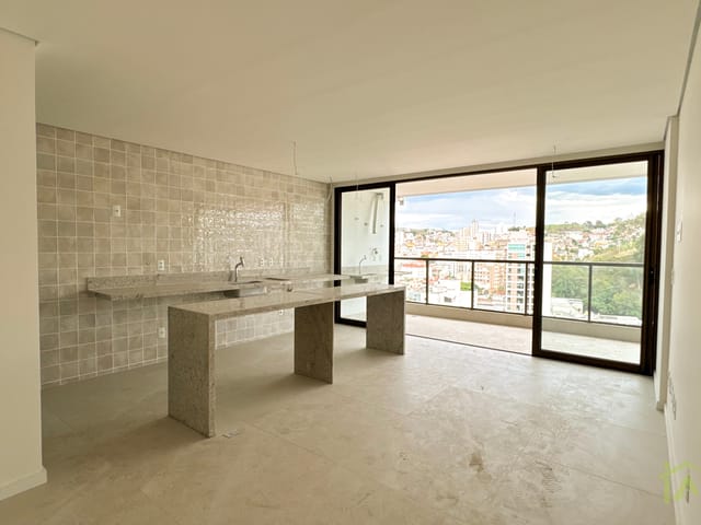 Apartamento com 184m² 3 quartos e 2 banheiros, à venda, no bairro São Mateus em Juiz de Fora