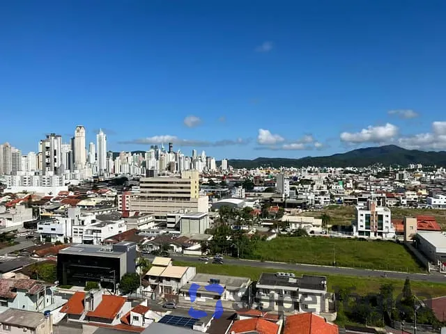 Apartamento com 69m² 2 quartos e 2 banheiros, à venda, no bairro Centro em Balneário Camboriú
