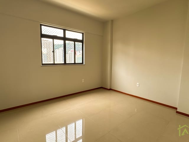 Apartamento 3 quartos e 2 banheiros, à venda, no bairro Centro em Juiz de Fora