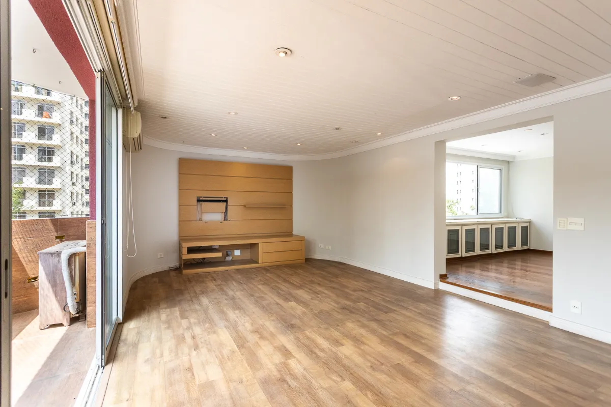 Apartamento para venda em Itaim Bibi com 4 quartos, sendo 1 suíte, 196m²