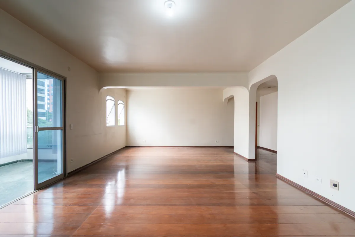 Apartamento para venda em Moema com 4 quartos, sendo 3 suítes, 196m²