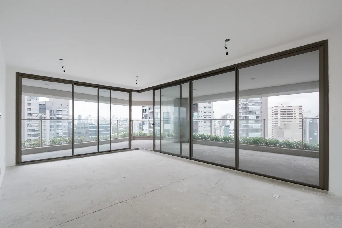 Apartamento para venda em Moema com 3 quartos, sendo 3 suítes, 221m²