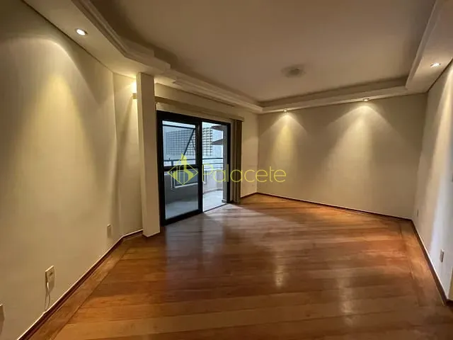 Apartamento com 187m² 3 quartos e 4 banheiros, à venda, no bairro Centro em Taubaté
