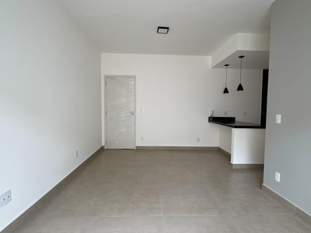 Apartamento 2 quartos e 1 banheiro, à venda, no bairro Jóquei Clube em Juiz de Fora