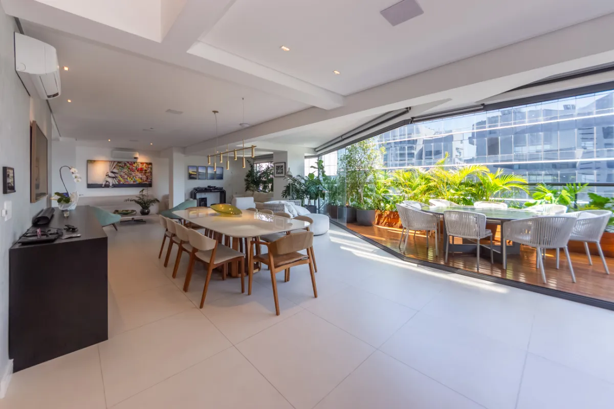 Duplex para venda em Chácara Santo Antônio com 4 quartos, sendo 4 suítes, 270m²