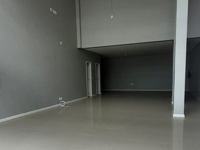 Sala à venda, no bairro Sagrada Família em Caxias do Sul