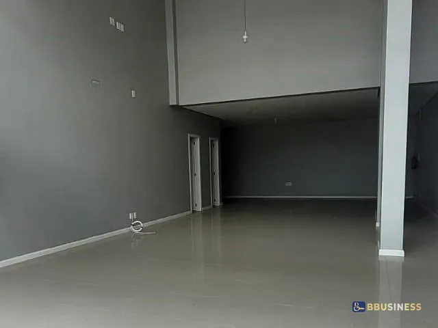 Sala à venda, no bairro Sagrada Família em Caxias do Sul