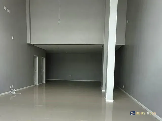 Sala à venda, no bairro Sagrada Família em Caxias do Sul