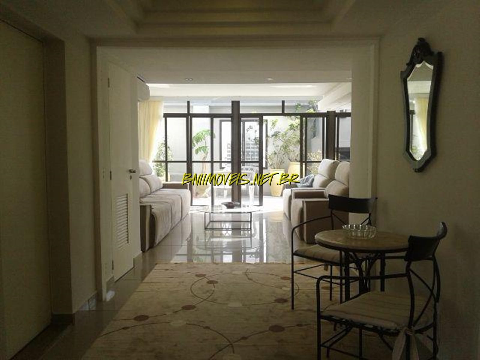 Apartamento para alugar com 4 quartos, 315m² - Foto 2