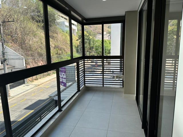 Apartamento 2 quartos e 1 banheiro, à venda, no bairro Cascatinha em Juiz de Fora