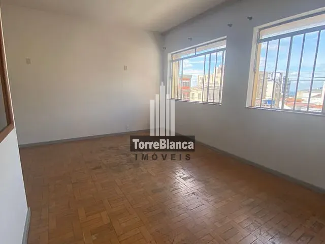 Apartamento 4 quartos e 2 banheiros, para alugar, no bairro Centro em Ponta Grossa