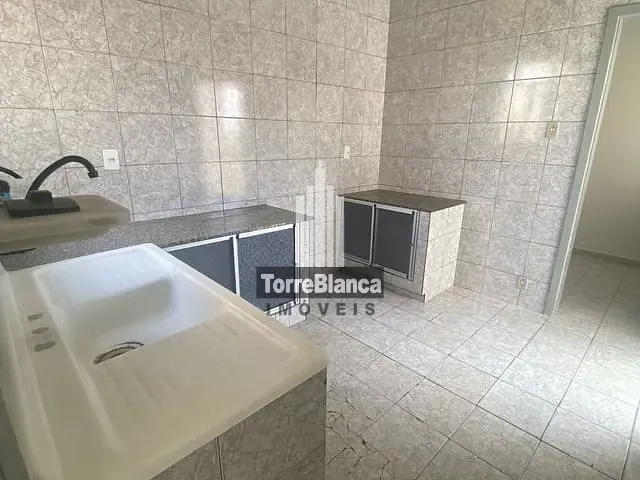 Apartamento 4 quartos e 2 banheiros, para alugar, no bairro Centro em Ponta Grossa