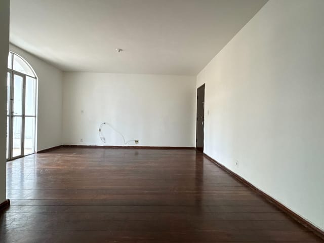 Apartamento 3 quartos e 2 banheiros, à venda, no bairro São Mateus em Juiz de Fora