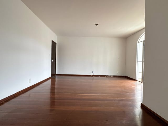 Apartamento 3 quartos e 2 banheiros, à venda, no bairro São Mateus em Juiz de Fora