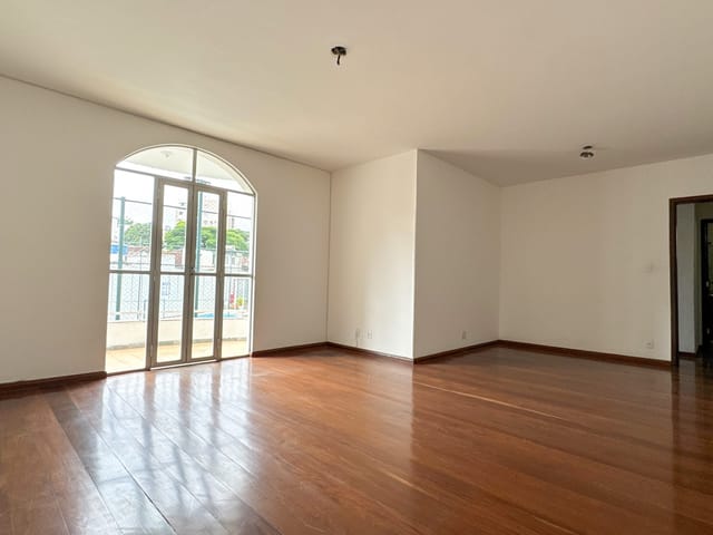 Apartamento 3 quartos e 2 banheiros, à venda, no bairro São Mateus em Juiz de Fora
