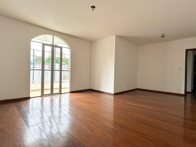 Apartamento 3 quartos e 2 banheiros, à venda, no bairro São Mateus em Juiz de Fora