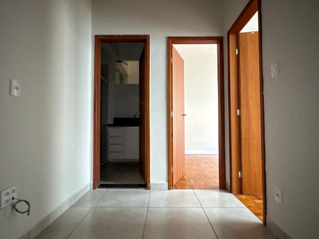 Apartamento 2 quartos e 1 banheiro, para alugar, no bairro Centro em Juiz de Fora