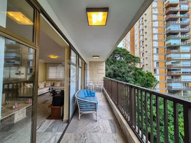 Apartamento com 360m² 4 quartos e 4 banheiros, à venda ou para alugar, no bairro Pitangueiras em Guarujá