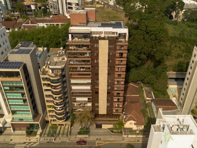 Apartamento 4 quartos e 5 banheiros, à venda, no bairro Bom Pastor em Juiz de Fora