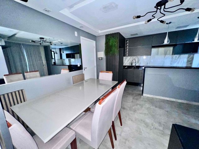 Apartamento Mobiliado, 02 dormitórios, 1 vaga, Sacada com churrasqueira, Vista Oficinas, Colônia Dona Luiza.