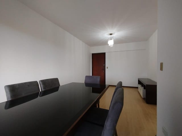 Apartamento 2 quartos e 1 banheiro, para alugar, no bairro Boa Vista em Curitiba
