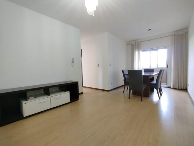 Apartamento 2 quartos e 1 banheiro, para alugar, no bairro Boa Vista em Curitiba