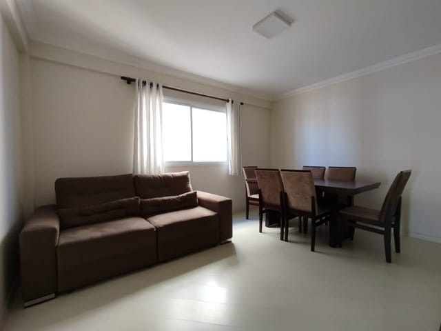 Apartamento 2 quartos e 1 banheiro, para alugar, no bairro Água Verde em Curitiba