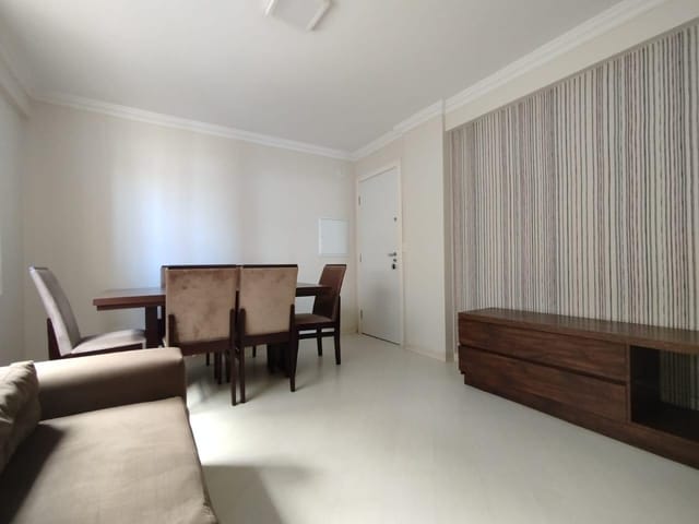 Apartamento 2 quartos e 1 banheiro, para alugar, no bairro Água Verde em Curitiba