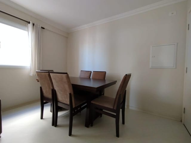 Apartamento 2 quartos e 1 banheiro, para alugar, no bairro Água Verde em Curitiba