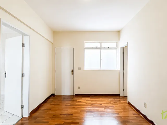 Apartamento 3 quartos e 1 banheiro, para alugar, no bairro São Mateus em Juiz de Fora