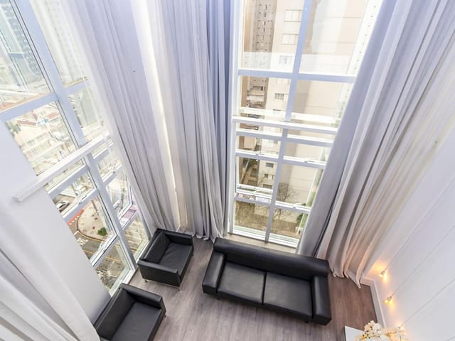 Apartamento 2 quartos e 2 banheiros, para alugar, no bairro Batel em Curitiba