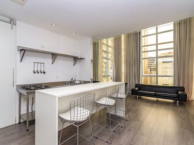 Apartamento 2 quartos e 2 banheiros, para alugar, no bairro Batel em Curitiba