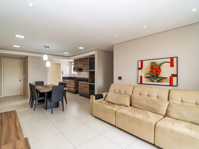 Apartamento 2 quartos e 2 banheiros, para alugar, no bairro Rebouças em Curitiba