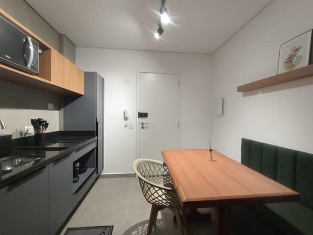 Apartamento 1 quarto e 1 banheiro, para alugar, no bairro Cristo Rei em Curitiba