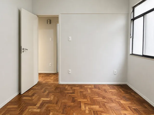Apartamento 3 quartos e 2 banheiros, para alugar, no bairro Centro em Juiz de Fora