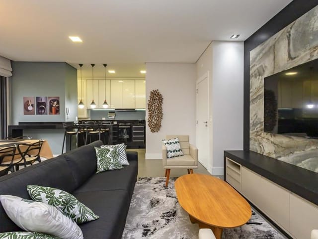 Apartamento 3 quartos e 8 banheiros, para alugar, no bairro Mercês em Curitiba