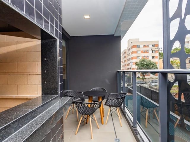 Apartamento 3 quartos e 8 banheiros, para alugar, no bairro Mercês em Curitiba