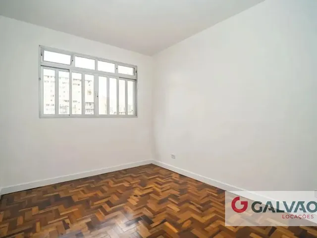 Apartamento 3 quartos e 2 banheiros, para alugar, no bairro Centro em Curitiba
