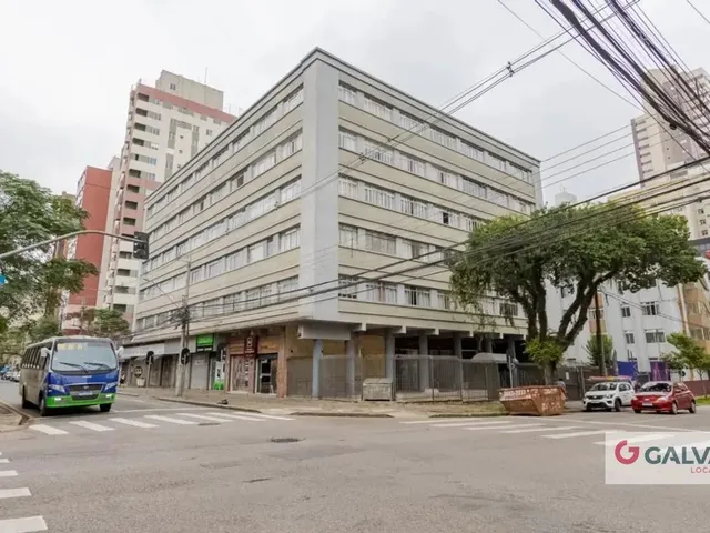 Apartamento 3 quartos e 2 banheiros, para alugar, no bairro Centro em Curitiba