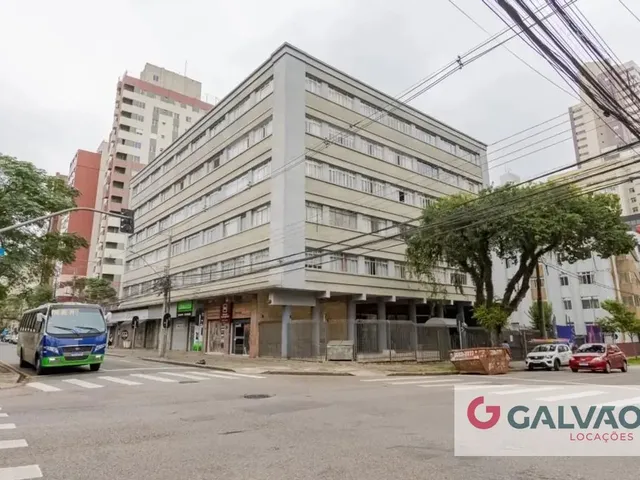 Apartamento 3 quartos e 2 banheiros, para alugar, no bairro Centro em Curitiba
