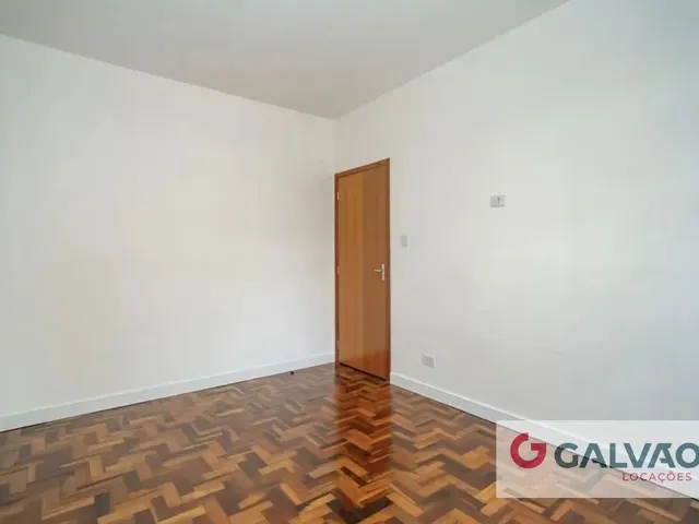 Apartamento 3 quartos e 2 banheiros, para alugar, no bairro Centro em Curitiba