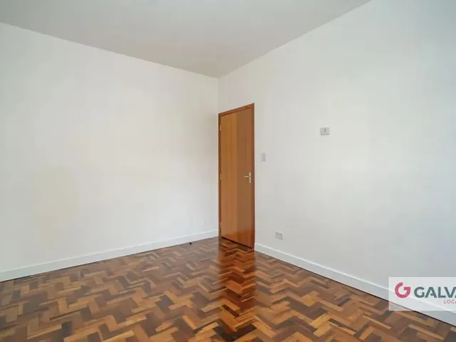 Apartamento 3 quartos e 2 banheiros, para alugar, no bairro Centro em Curitiba