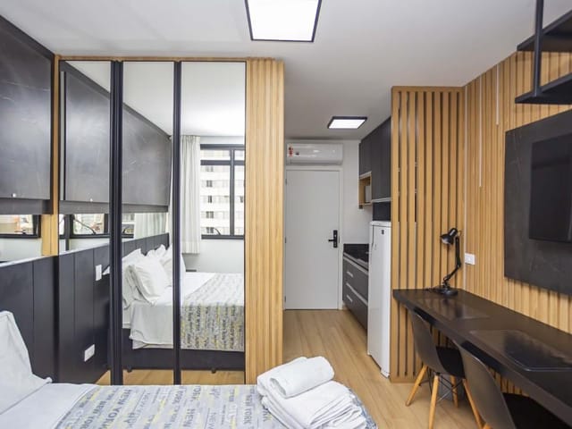 Apartamento 1 quarto e 1 banheiro, para alugar, no bairro Centro em Curitiba